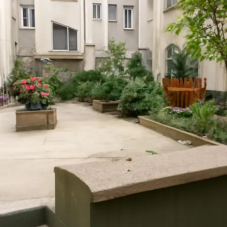 Paris Montmartre, Mairie Du 18E-2